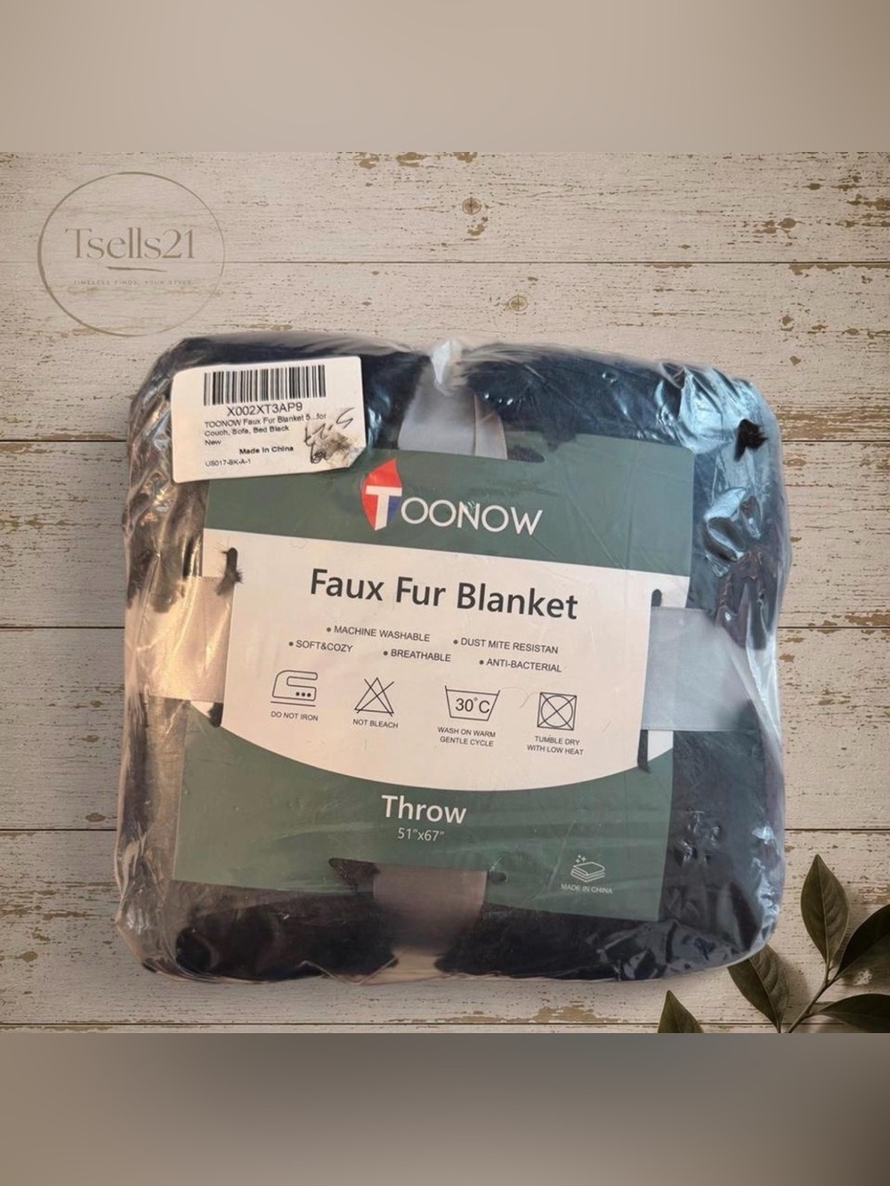 NWT TOONOW Black Faux Fur Throw Blanket - 51” x 67” - Picture 2 of 3